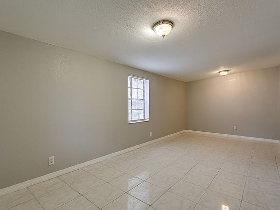 4th image of 10417 Gailwood Cir N