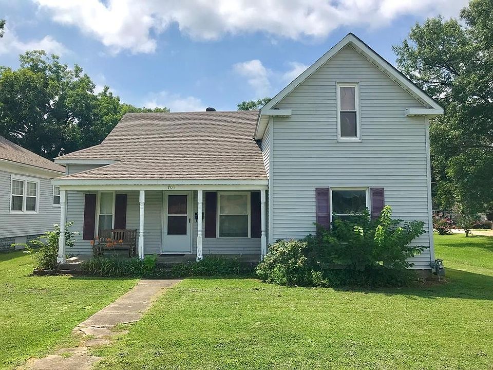 1st image of 703 W 4th St