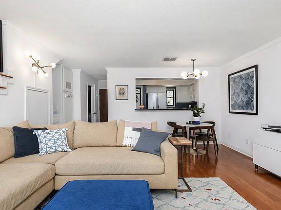 2nd image of 2480 Penmar Ave APT 3
