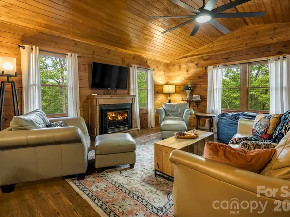 398 Locust Dr, Maggie Valley, NC 28751