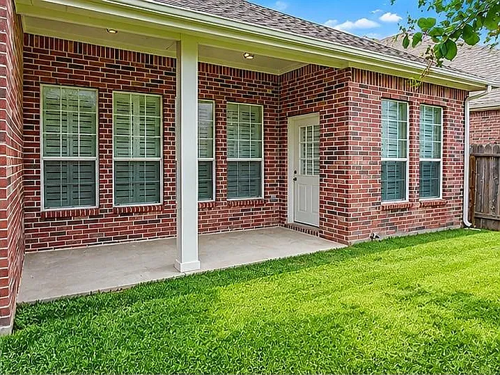 3 bed, 2.0 bath, 2207 sqft, $2,500 — Photo 3