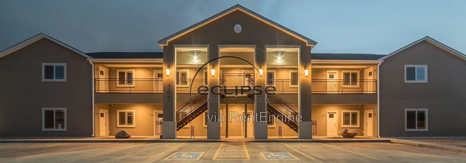 2 bed, 1.0 bath, 800 sqft, $1,300 — Photo 3