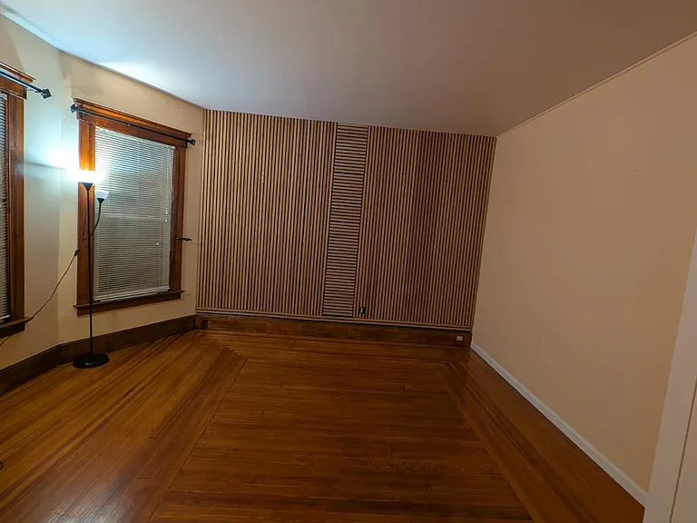 122 Foster St — Photo 8
