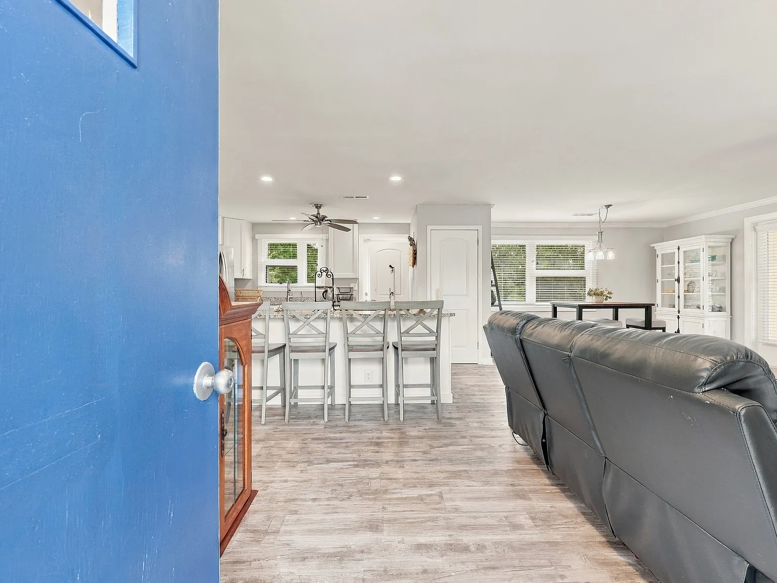 2 bed, 1.5 bath, 1400 sqft, $2,250 — Photo 4
