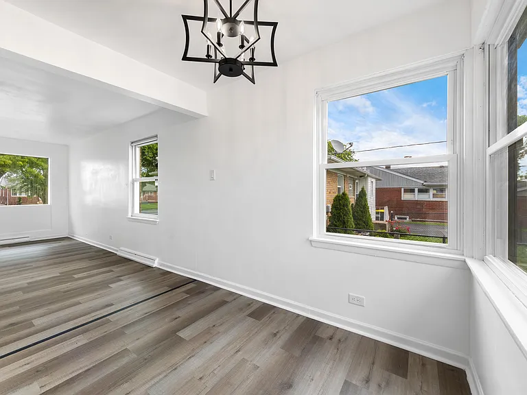 182 W 29th Pl — Photo 11