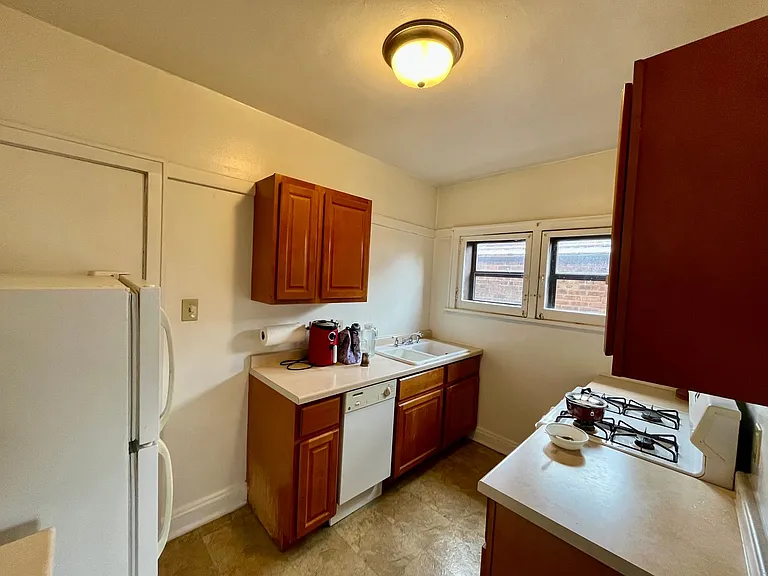 4422 N Oakland Ave — Photo 2