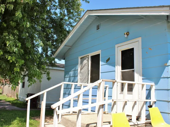 317 E 12th St, South Sioux City, NE 68776