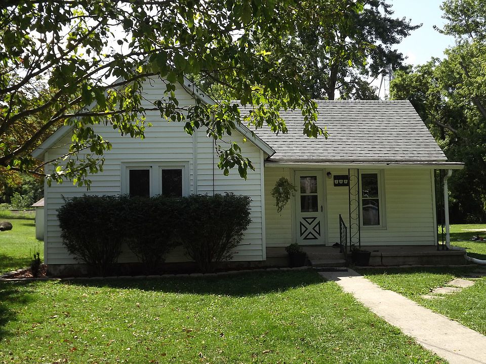 1st image of 209 SW Bunker St