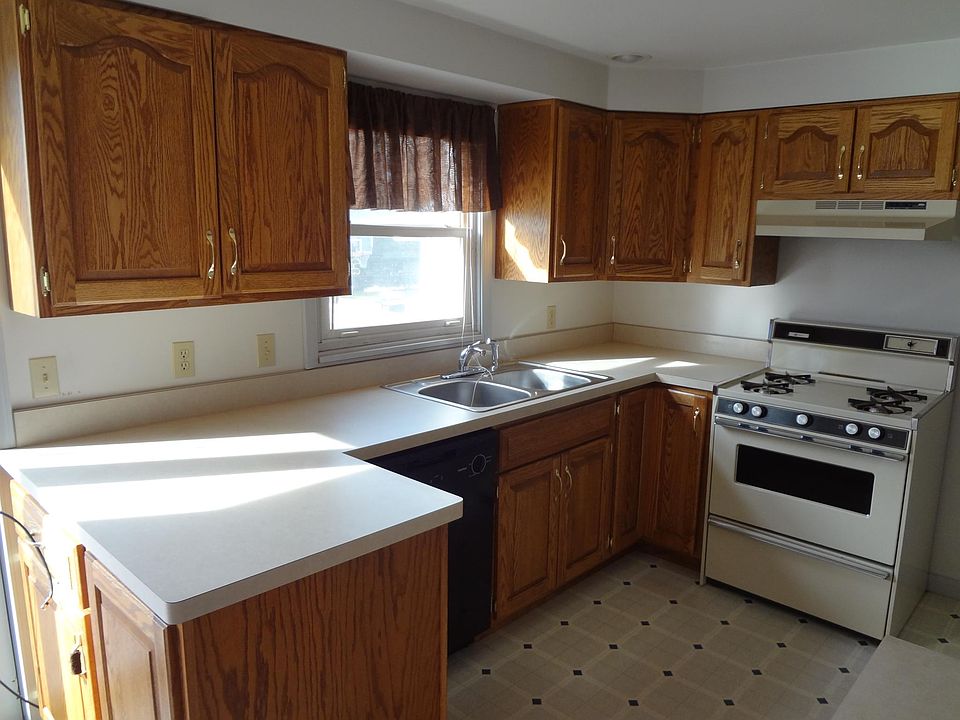2nd image of 112 Hoffman Dr