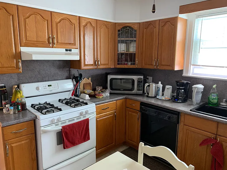 Kitchen actually has new countertop, matching backsplash and floors