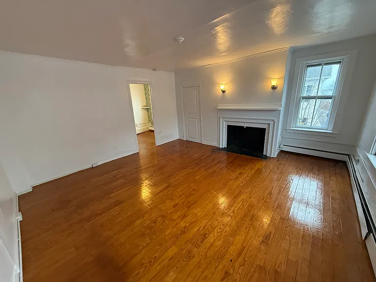 18 Leyden St #2E — Photo 6