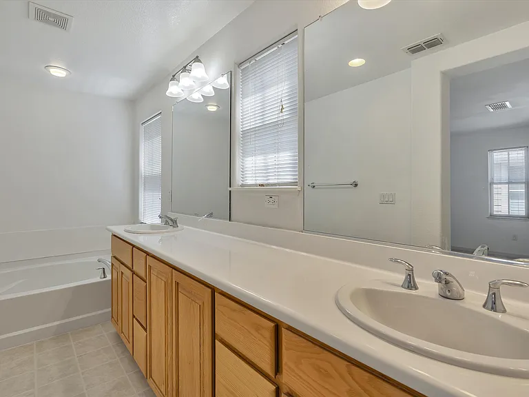 Baywood Ln — Photo 9