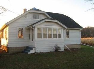 4065 S Woelfel Rd, New Berlin, WI 53146