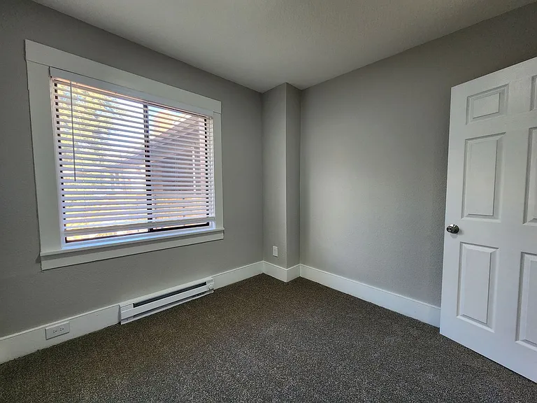 Florence Apartments — Photo 26