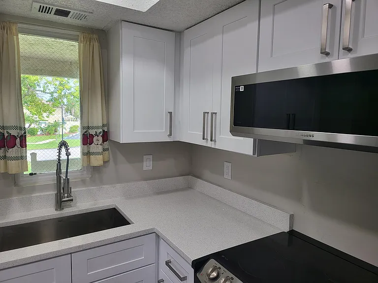 1562 SE Royal Green Cir #201 — Photo 9