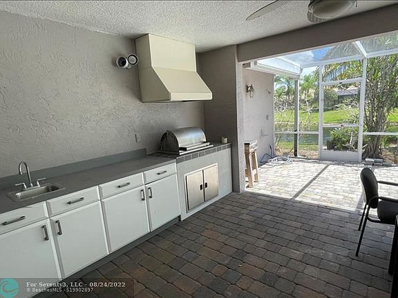 5th image of 385 NW 111th Ave
