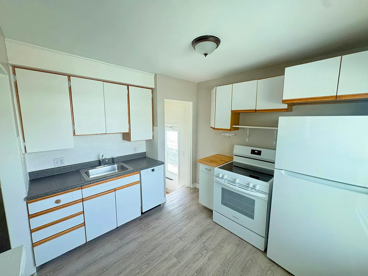 7574 Timken Avenue — Photo 3