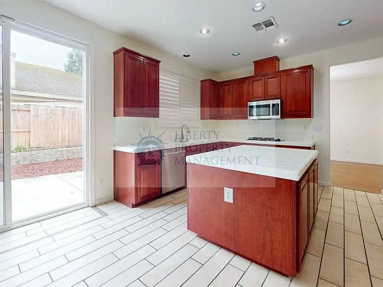 3404 Lovotti Ct — Photo 6