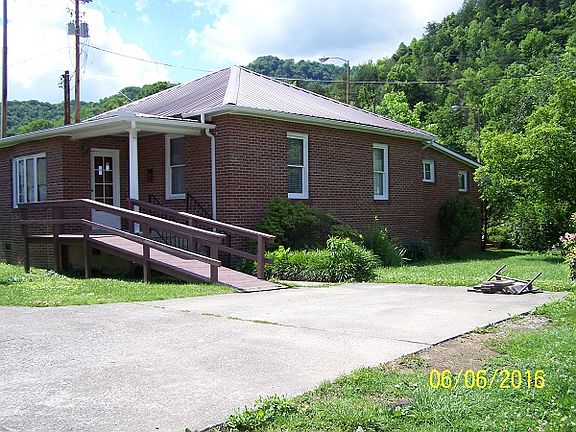 4th image of 50 Main St
