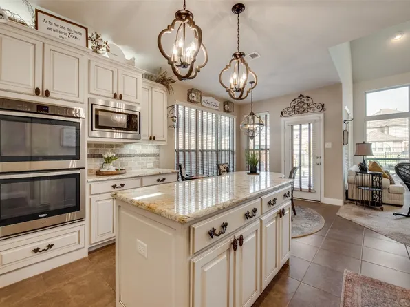 1034 Finsbury Ln, Forney, TX 75126