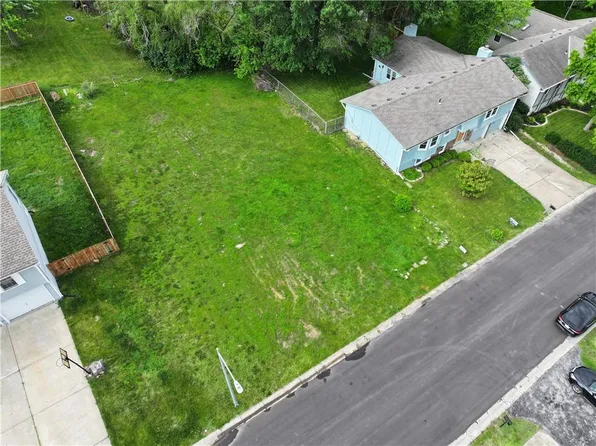 7309 E 122nd St, Grandview, MO 64030