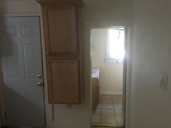 3rd image of 708 W Ashland Ave