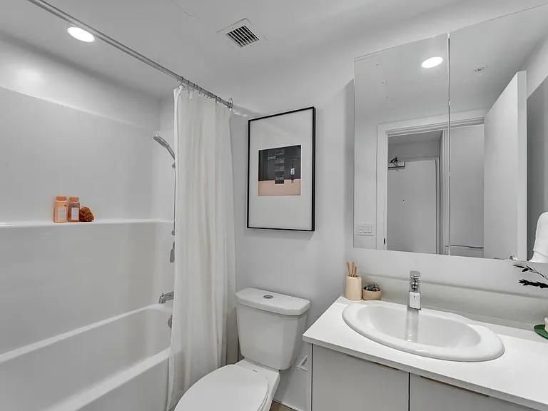 2515 Hackett Cres — Photo 16