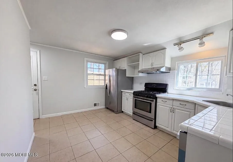 3 bed, 1290 sqft, $2,356 — Photo 2