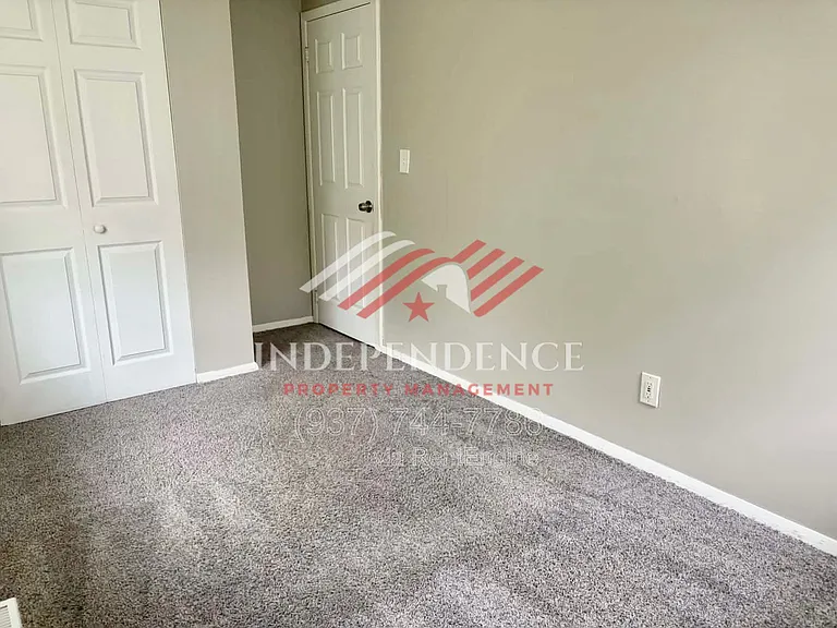 136 Rogers Dr — Photo 12