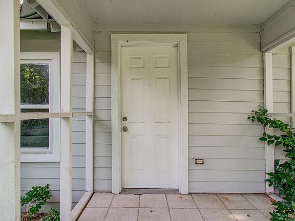 4th image of 1016 Apache St