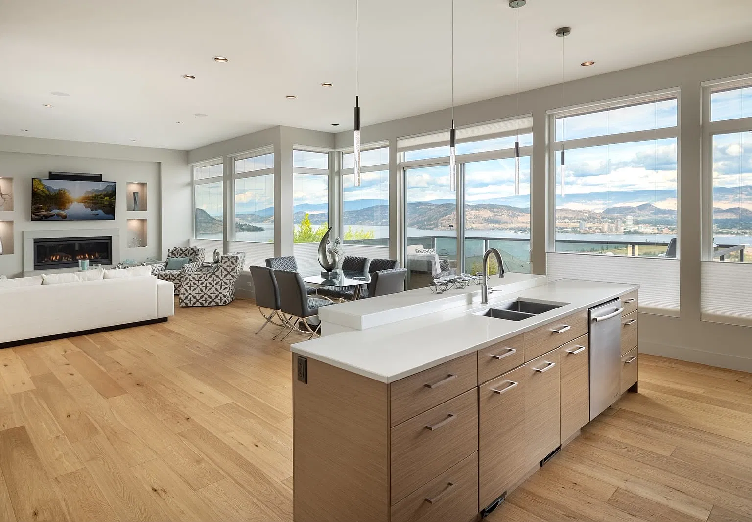 4 bed, 4800 sqft, $6,000 — Photo 3