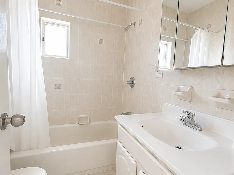 2069 W 9th St #2 — Photo 5