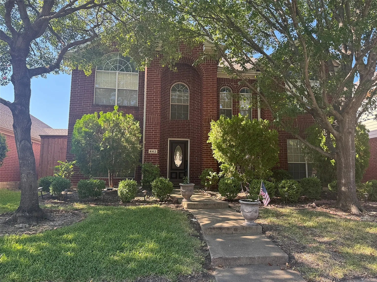 4 bed, 2.5 bath, 2557 sqft, $2,800 — Photo 1