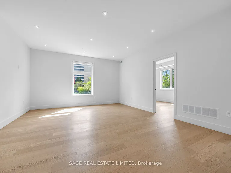 909 Castlefield Ave #2 — Photo 4