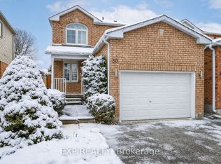 30 Aikens Cres, Barrie, ON L4N 8M6