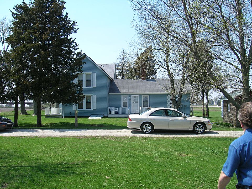 2nd image of 126 E 000n Rd
