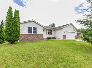 635 6th St NW, Plainview, MN 55964