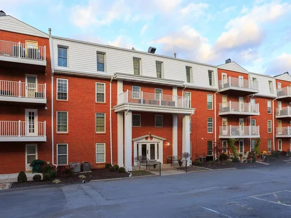 14443 Bantry Ln APT 18, Chesterfield, MO 63017