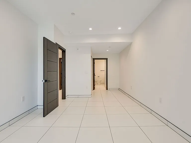 946 S Ridgeley Dr #109 — Photo 3