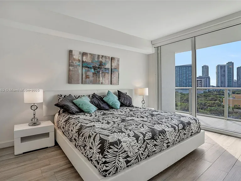 4250 Biscayne Blvd #1116 — Photo 4