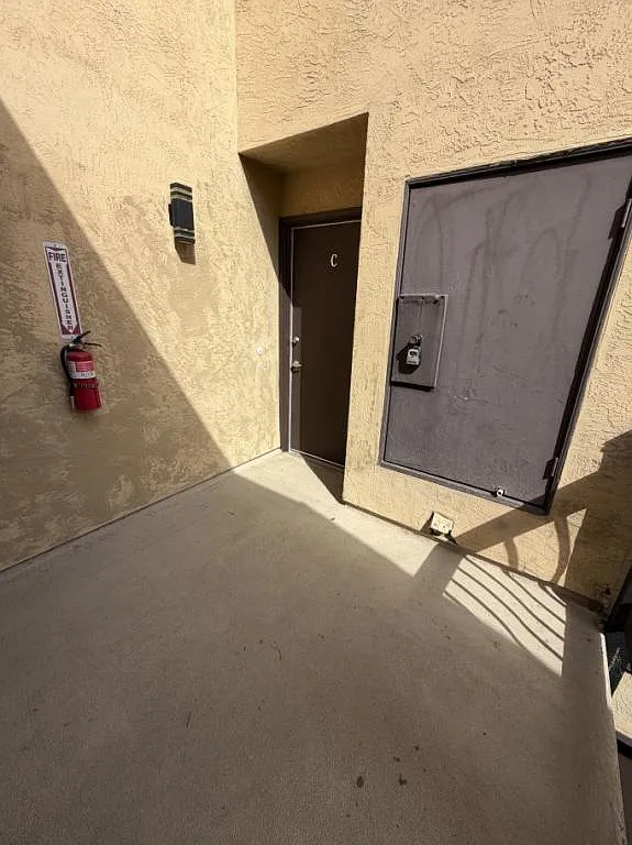 135 S Ash St — Photo 2