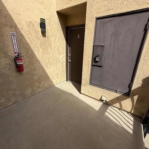 135 S Ash St — Photo 2
