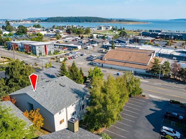 320 SE Barrington Drive #A302, Oak Harbor, WA 98277