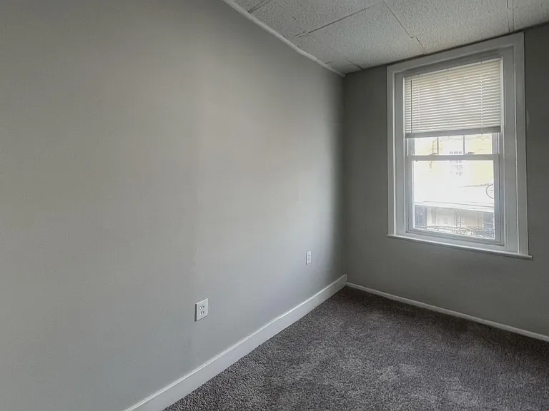 6152 Glenmore Ave — Photo 8