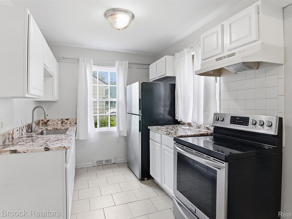 1st image of 10431 Corning St