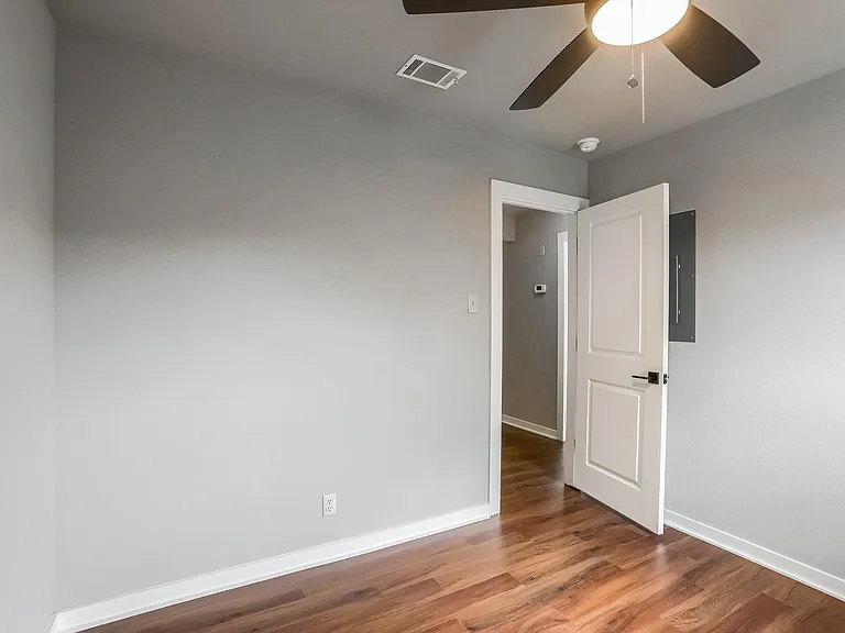 5909 Lago Vista Way #B — Photo 14