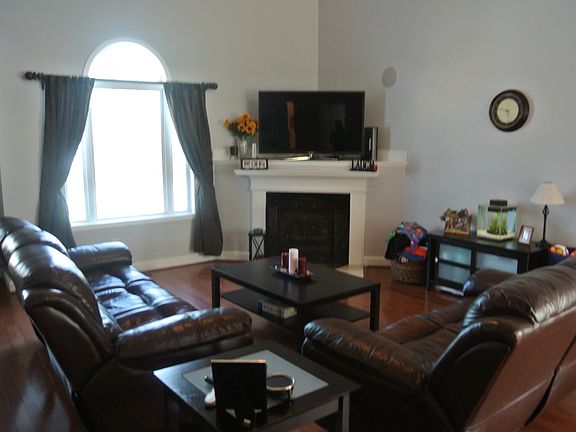 Large Vaulted Family Room