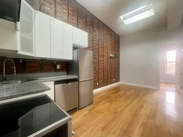 197 Nassau Avenue image 5 of 14