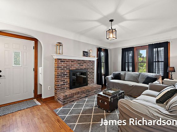 4th image of 1037 Waverly Ave