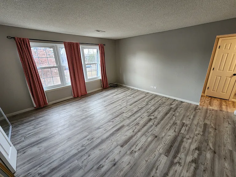 3490 S Akron St — Photo 3